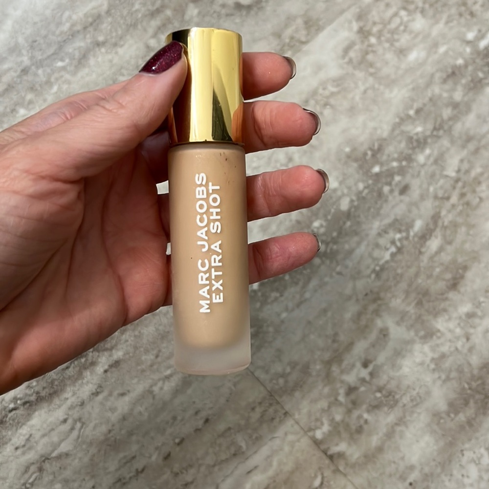 Marc Jacobs caffeine concealer